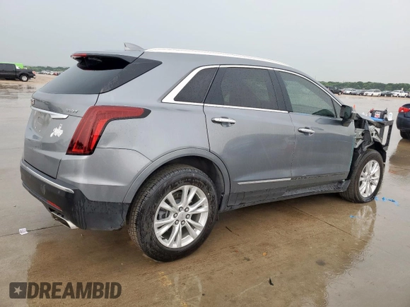2022 Cadillac XT5 FWD Luxury z VIN 1GYKNAR47NZ116377, wystawiony jako Copart lot #55828415 z przebiegiem 62 276 mil mil oraz Czysty tytuł • Clean title. Historia ofert i sprzedaży dostępna na DreamBid. Obrazek 3.