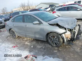 2023 Kia Forte LXS z VIN 3KPF24AD8PE595503, wystawiony jako IAAI lot #41429559 z przebiegiem 43 630 mil mil oraz . Historia ofert i sprzedaży dostępna na DreamBid. Obrazek 14.
