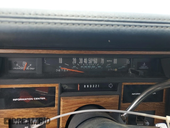 1985 Cadillac Seville z VIN 1G6KS6985FE825187, wystawiony jako Copart lot #54197375 z przebiegiem 2 706 mil mil oraz Czysty tytuł • Clean title. Historia ofert i sprzedaży dostępna na DreamBid. Obrazek 9.