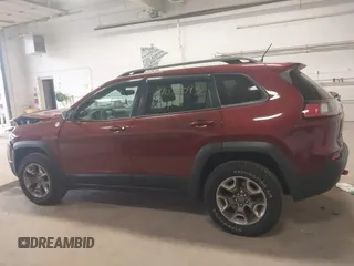 2019 Jeep Cherokee Trailhawk z VIN 1C4PJMBX0KD361981, wystawiony jako IAAI lot #42074093 z przebiegiem 56 989 mil mil oraz . Historia ofert i sprzedaży dostępna na DreamBid. Obrazek 14.