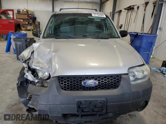 2005 Ford Escape XLT с VIN 1FMYU93185KA04997, выставлен на аукционе Copart как лот 57153325 с пробегом 121 348 миль миль и Списание • Salvage title. История ставок и продаж доступна на DreamBid. Изображение 5.