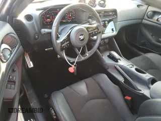 2023 Nissan Z Performance с VIN JN1BZ4BH8PM311206, выставлен на аукционе Copart как лот 41501215 с пробегом 16 300 миль миль и Списание • Salvage title. История ставок и продаж доступна на DreamBid. Изображение 8.