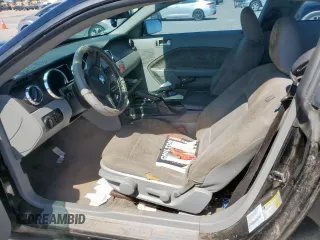 2008 Ford Mustang Deluxe с VIN 1ZVHT80NX85102728, выставлен на аукционе Copart как лот 62939415 с пробегом Не указан миль и Чистый • Clean title. История ставок и продаж доступна на DreamBid. Изображение 7.