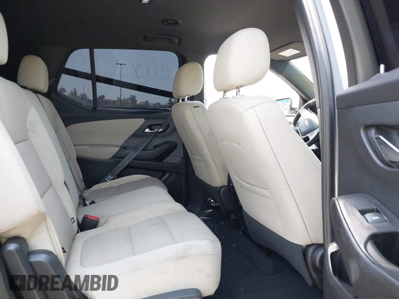 2023 Chevrolet Traverse LS z VIN 1GNERFKW3PJ123206, wystawiony jako IAAI lot #42564419 z przebiegiem 43 735 mil mil oraz . Historia ofert i sprzedaży dostępna na DreamBid. Obrazek 8.