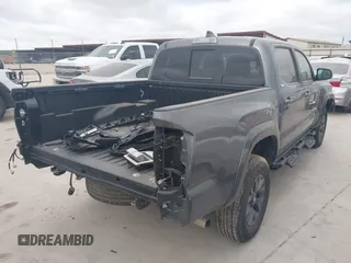 2023 Toyota Tacoma SR5 z VIN 3TMAZ5CN8PM201702, wystawiony jako IAAI lot #42060855 z przebiegiem 17 705 mil mil oraz . Historia ofert i sprzedaży dostępna na DreamBid. Obrazek 4.