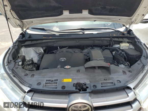 2018 Toyota Highlander SE with VIN 5TDKZRFH2JS550203, listed as a Copart auction lot 58133525 with 117,891 mi miles and Salvage title. Bid and sale history available at DreamBid. Image 12.