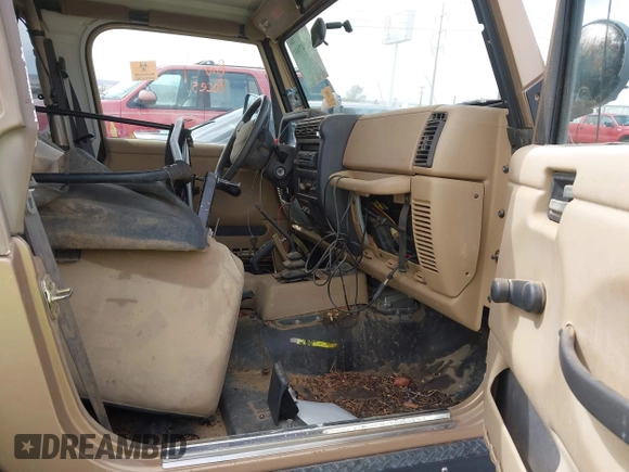 1999 Jeep Wrangler Sahara with VIN 1J4FY49S6XP437964, listed as a IAAI auction lot 41947995 with 118,566 mi miles. Bid and sale history available at carsss.com. Image 5.