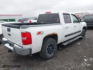 2008 Chevrolet Silverado 1500 LTZ with VIN 2GCEK133681127301, listed as a IAAI auction lot 41296503 with 174,024 mi miles. Bid and sale history available at carsss.com. Image 4.