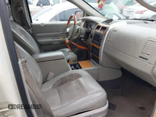 2007 Chrysler Aspen Limited z VIN 1A8HW58207F548245, wystawiony jako IAAI lot #41863028 z przebiegiem 212 475 mil mil oraz . Historia ofert i sprzedaży dostępna na DreamBid. Obrazek 5.