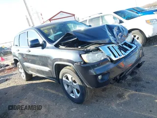 2013 Jeep Grand Cherokee Laredo с VIN 1C4RJFAG8DC505839, выставлен на аукционе IAAI как лот 41519855 с пробегом 123 057 миль миль и . История ставок и продаж доступна на DreamBid. Изображение 1.