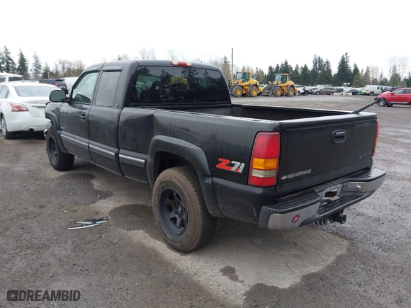2000 Chevrolet Silverado 1500 LS with VIN 2GCEK19TXY1268976, listed as a IAAI auction lot 41909832 with 182,557 mi miles. Bid and sale history available at carsss.com. Image 3.
