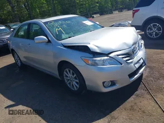 2011 Toyota Camry LE z VIN 4T4BF3EK0BR214583, wystawiony jako IAAI lot #42145861 z przebiegiem 70 789 mil mil oraz . Historia ofert i sprzedaży dostępna na DreamBid. Obrazek 1.