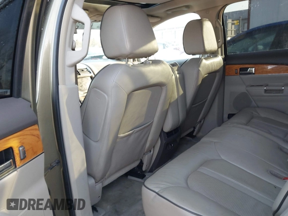 2013 Lincoln MKX z VIN 2LMDJ8JK6DBL06315, wystawiony jako IAAI lot #41737956 z przebiegiem 134 423 mil mil oraz . Historia ofert i sprzedaży dostępna na DreamBid. Obrazek 8.