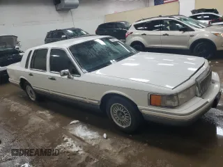1994 Lincoln Town Car Signature z VIN 1LNLM82W9RY687636, wystawiony jako Copart lot #43805135 z przebiegiem Nie podano mil oraz Szkoda całkowita • Salvage title. Historia ofert i sprzedaży dostępna na DreamBid. Obrazek 4.