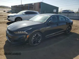2022 Kia K5 GT-Line z VIN 5XXG64J24NG158870, wystawiony jako Copart lot #49711405 z przebiegiem 20 344 mil mil oraz Tytuł czysty. Historia ofert i sprzedaży dostępna na DreamBid. Obrazek 1.
