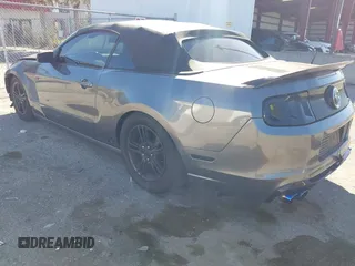2014 Ford Mustang V6 z VIN 1ZVBP8EM2E5292790, wystawiony jako IAAI lot #41750975 z przebiegiem 94 495 mil mil oraz . Historia ofert i sprzedaży dostępna na DreamBid. Obrazek 3.
