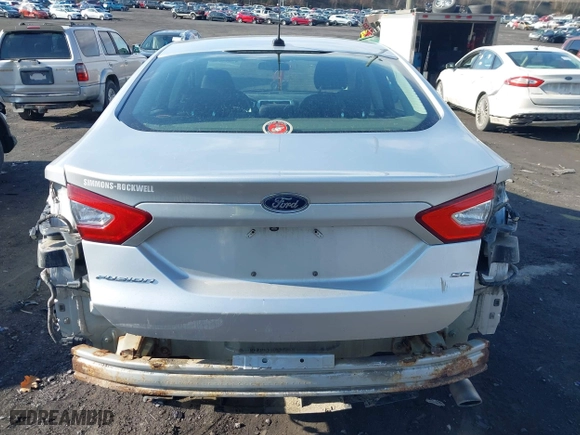2016 Ford Fusion SE with VIN 1FA6P0H76G5132058, listed as a IAAI auction lot 42033056 with 220,841 mi miles. Bid and sale history available at carsss.com. Image 6.