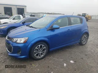 2020 Chevrolet Sonic LT z VIN 1G1JD6SB2L4131284, wystawiony jako Copart lot #51368925 z przebiegiem 22 913 mil mil oraz Szkoda całkowita • Salvage title. Historia ofert i sprzedaży dostępna na DreamBid. Obrazek 1.
