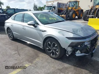 2024 Hyundai Sonata SEL z VIN KMHL64JA4RA368839, wystawiony jako IAAI lot #42464584 z przebiegiem 24 281 mil mil oraz . Historia ofert i sprzedaży dostępna na DreamBid. Obrazek 1.