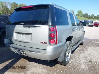 2010 GMC Yukon Denali with VIN 1GKUKEEF8AR104016, listed as a IAAI auction lot 42004250 with 274,459 mi miles. Bid and sale history available at carsss.com. Image 4.