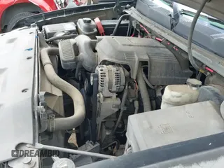 2009 Chevrolet Silverado 1500 LS z VIN 3GCEC13C09G110127, wystawiony jako IAAI lot #42633370 z przebiegiem 239 536 mil mil oraz . Historia ofert i sprzedaży dostępna na DreamBid. Obrazek 19.