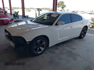 2013 Dodge Charger SE z VIN 2C3CDXBG6DH623312, wystawiony jako IAAI lot #42223667 z przebiegiem 135 965 mil mil oraz . Historia ofert i sprzedaży dostępna na DreamBid. Obrazek 2.