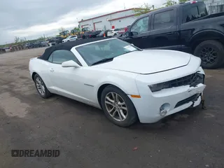 2013 Chevrolet Camaro LT z VIN 2G1FB3D33D9110233, wystawiony jako IAAI lot #42219580 z przebiegiem 157 418 mil mil oraz . Historia ofert i sprzedaży dostępna na DreamBid. Obrazek 1.
