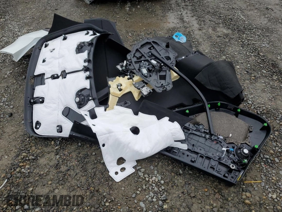 2023 Tesla Model Y Long Range z VIN 7SAYGDEE4PF836872, wystawiony jako Copart lot #45566235 z przebiegiem 7 674 mil mil oraz Szkoda całkowita • Salvage title. Historia ofert i sprzedaży dostępna na DreamBid. Obrazek 13.