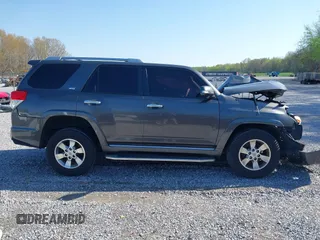 2013 Toyota 4Runner SR5 z VIN JTEZU5JR8D5053197, wystawiony jako IAAI lot #41973107 z przebiegiem 217 750 mil mil oraz . Historia ofert i sprzedaży dostępna na DreamBid. Obrazek 13.
