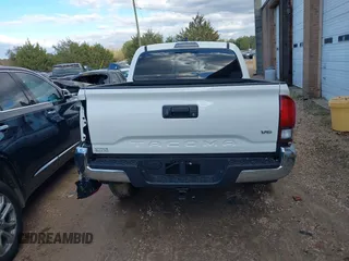 2023 Toyota Tacoma SR5 z VIN 3TYAZ5CN6PT039427, wystawiony jako IAAI lot #40866490 z przebiegiem 18 481 mil mil oraz . Historia ofert i sprzedaży dostępna na DreamBid. Obrazek 16.
