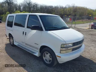 1995 Chevrolet Astro Cargo Van with VIN 1GBDM19W2SB148388, listed as a IAAI auction lot 42126915 with 135,062 mi miles. Bid and sale history available at carsss.com. Image 1.
