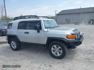 2007 Toyota FJ Cruiser with VIN JTEBU11F270030712, listed as a IAAI auction lot 42076564 with 265,000 mi miles. Bid and sale history available at carsss.com. Image 13.