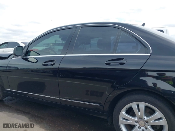 2009 Mercedes-Benz C-Class 3.0L Sport with VIN WDDGF54X29R052892, listed as a IAAI auction lot 41806036 with 91,563 mi miles. Bid and sale history available at carsss.com. Image 15.