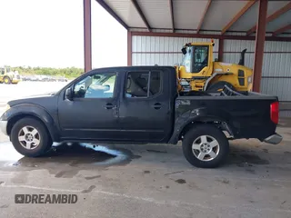 2007 Nissan Frontier SE z VIN 1N6AD07U77C441003, wystawiony jako IAAI lot #42264523 z przebiegiem 423 457 mil mil oraz . Historia ofert i sprzedaży dostępna na DreamBid. Obrazek 14.