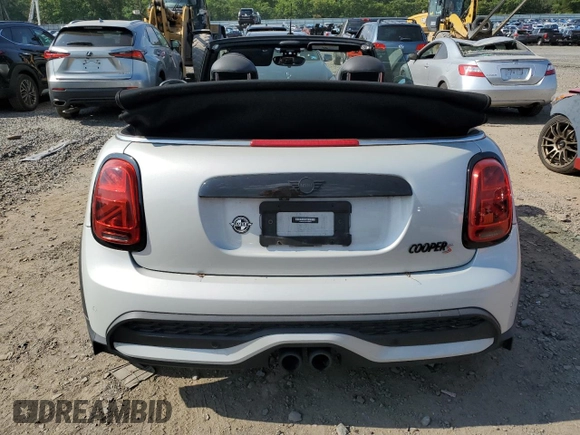 2022 MINI Convertible Cooper S z VIN WMW43DL08N3N99681, wystawiony jako Copart lot #67152054 z przebiegiem Nie podano mil oraz Szkoda całkowita • Salvage title. Historia ofert i sprzedaży dostępna na DreamBid. Obrazek 6.