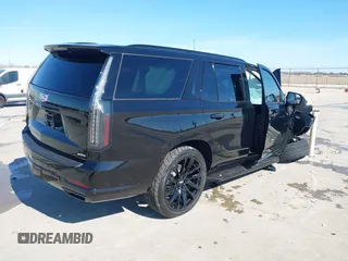 2025 Cadillac Escalade z VIN 1GYS8ERL0SR151490, wystawiony jako IAAI lot #41378504 z przebiegiem Nie podano mil oraz . Historia ofert i sprzedaży dostępna na DreamBid. Obrazek 4.
