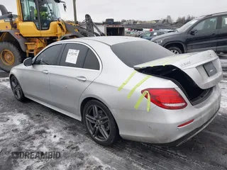 2020 Mercedes-Benz E 350 z VIN W1KZF8DB7LA818006, wystawiony jako IAAI lot #41521192 z przebiegiem 54 558 mil mil oraz . Historia ofert i sprzedaży dostępna na DreamBid. Obrazek 3.