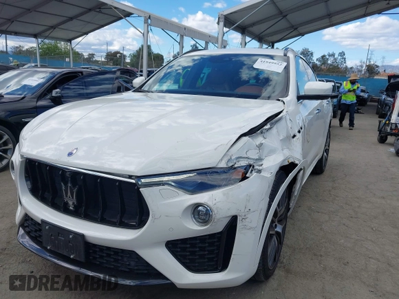 2019 Maserati Levante S with VIN ZN661YUS1KX318915, listed as a IAAI auction lot 41949952 with 74,355 mi miles. Bid and sale history available at carsss.com. Image 6.