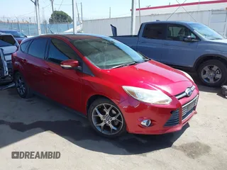 2014 Ford Focus SE z VIN 1FADP3K21EL326401, wystawiony jako IAAI lot #42261913 z przebiegiem 104 717 mil mil oraz . Historia ofert i sprzedaży dostępna na DreamBid. Obrazek 1.