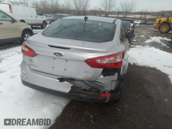 2013 Ford Focus SE with VIN 1FADP3F25DL271105, listed as a IAAI auction lot 36260870 with 122,592 mi miles. Bid and sale history available at carsss.com. Image 6.