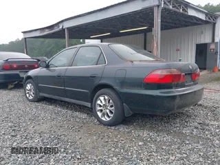 1998 Honda Accord LX z VIN 1HGCG5642WA125540, wystawiony jako IAAI lot #42218700 z przebiegiem Nie podano mil oraz . Historia ofert i sprzedaży dostępna na DreamBid. Obrazek 3.