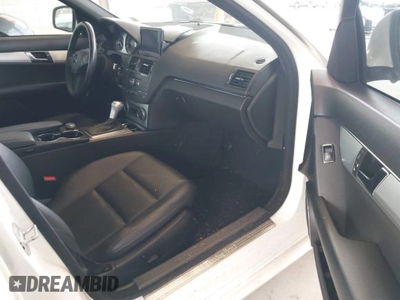 2008 Mercedes-Benz C 300 Sport z VIN WDDGF54X48F117547, wystawiony jako IAAI lot #41764470 z przebiegiem 93 631 mil mil oraz . Historia ofert i sprzedaży dostępna na DreamBid. Obrazek 5.