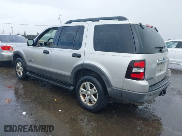 2006 Ford Explorer XLT with VIN 1FMEU73816ZA04465, listed as a IAAI auction lot 41803947 with 185,866 mi miles. Bid and sale history available at carsss.com. Image 3.