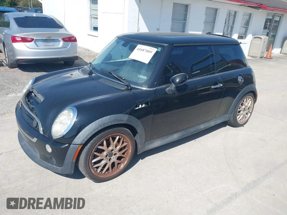 2005 MINI Hardtop S with VIN WMWRE33425TD90534, listed as a IAAI auction lot 41687089 with 157,600 mi miles and . Bid and sale history available at DreamBid. Image 2.