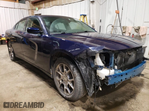 2015 Dodge Charger SXT z VIN 2C3CDXJG5FH810299, wystawiony jako Copart lot #55649945 z przebiegiem 135 864 mil mil oraz Szkoda całkowita • Salvage title. Historia ofert i sprzedaży dostępna na DreamBid. Obrazek 4.