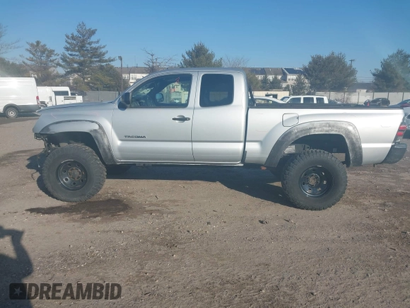 2006 Toyota Tacoma with VIN 5TEUU42N86Z253260, listed as a IAAI auction lot 41628070 with 194,352 mi miles. Bid and sale history available at carsss.com. Image 12.