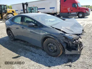2023 Toyota Prius LE z VIN JTDADABU7P3002464, wystawiony jako Copart lot #52369955 z przebiegiem 39 772 mil mil oraz Szkoda całkowita • Salvage title. Historia ofert i sprzedaży dostępna na DreamBid. Obrazek 4.