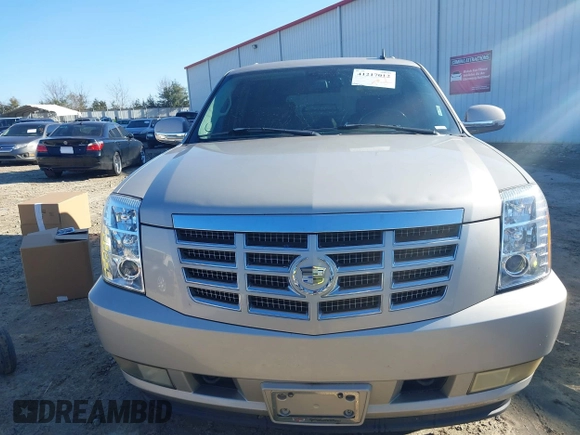 2008 Cadillac Escalade with VIN 1GYEC63808R179529, listed as a IAAI auction lot 41217012 with 244,299 mi miles. Bid and sale history available at carsss.com. Image 6.