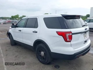 2017 Ford Police Interceptor Utility z VIN 1FM5K8AR2HGA94294, wystawiony jako IAAI lot #42091686 z przebiegiem 155 422 mil mil oraz . Historia ofert i sprzedaży dostępna na DreamBid. Obrazek 3.