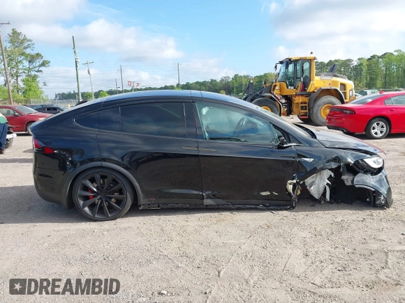 2016 Tesla Model X 70D z VIN 5YJXCAE29GF003478, wystawiony jako IAAI lot #41965737 z przebiegiem 105 930 mil mil oraz . Historia ofert i sprzedaży dostępna na DreamBid. Obrazek 13.